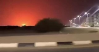 🎦 מקורות ערביים: תימן התמקדה במתקן נפט בבעלות ארמקו באזור התעשייה ג'יזאן.