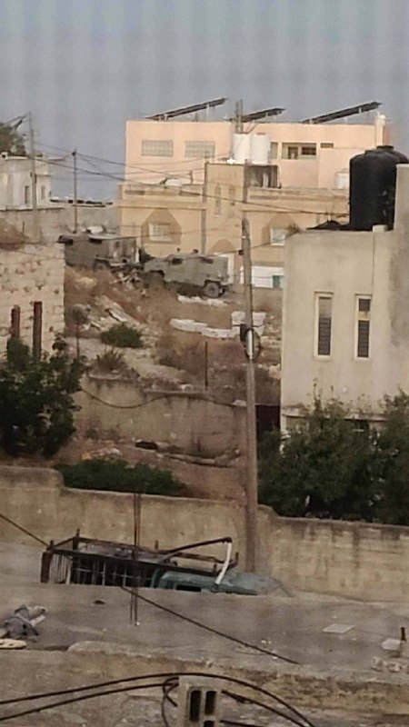 כוחות הכיבוש המשיכו להסתער על הכפר דיר אבו משעל, ממערב לרמאללה, במשך שעות.
