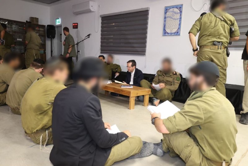 ערב תשעה באב: נשיא המדינה יצחק הרצוג בקריאת מגילת איכה יחד עם לוחמי חטיבת החשמונאים