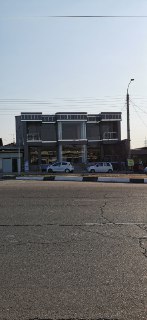 Katta yoʻlda Biznes uchun Bino