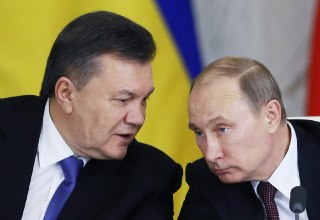 Янукович живет в поместье в Сочи и путешествует под именем Олег ЛеоновБывший президент Украины Виктор Янукович поселился вместе с гражданской женой Любовью Полежай в поместье в Сочи. Политик, вероятно, пользуется документами на имя Олега Леонова, а его род