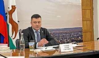 Мэра Уфы Ратмира Мавлиева, его заместителя, еще одного чиновника и директора одного из санаториев региона задержали по подозрению в должностных и коррупционных преступлениях, сообщил Следственный комитет. По версии следствия, Мавлиев потребовал от представ