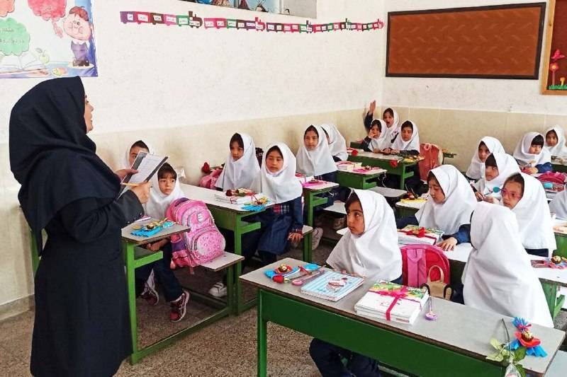 روزنامه ایران: ⭕ پذیرش ۲۵ هزار دانشجومعلم جدید/ شیوه اجرای ارزیابی شایستگی معلمی اعلام شد🔹مهرزاد حمیدی سرپرست دانشگاه فرهنگیان:‌ حدود ۲