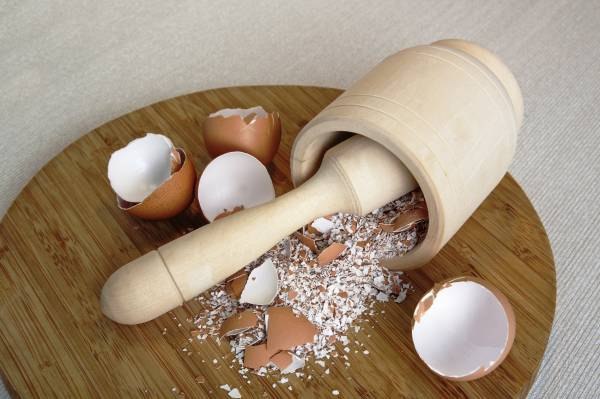 بّـاّنّــوّیّ جّــذّاّبّ: 🐣 پوست تخممرغ را دور میریزید❔اگر بدونید چطور باعث میشه ریزش موهاتون متوقف بشه و تو ۱ماه رشدش دو برابر و استخوان هاتون