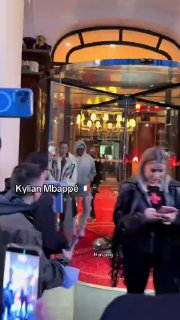 Килиан Мбаппе толкнул жену Джигана Оксану Самойлову в Париже и схлопнул две мультивселенные. После этого экс-жена Павла Погребняка Мария призвала лэйдис отменить нападающего мадридского "Реала" в России, потому что.тот самый козёл❗️ Mash на спорте теперь в