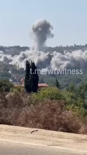 ️🇱🇧🇮🇱 צילומים מהתקיפה האווירית של ישראל על העיירה אם בארחית, דרום לבנון.