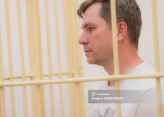 Известный томский радиоведущий вернулся в Россию с годовалой дочерью — и оказался в СИЗО за донаты ФБК*Бывший ведущий «Радио Сибирь» Александр Лунев, который с 2022 года живет в Праге, приехал в Томск вместе с женой и годовалой дочерью. 3 августа его задер