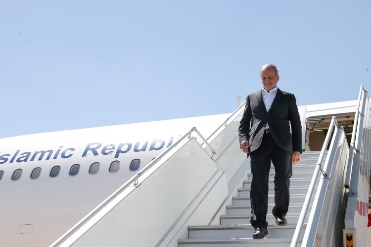 Pzheshkian arrived in Yerevan a few minutes ago. The president, intending to participate in the summit of the 17th conference of the parties to the Convention on Biological Diversity, entered Yerevan a few minutes ago - the place of the summit, greeted by the Deputy Prime Minister of Armenia Grigoryan.