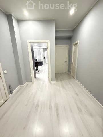 Продажа, квартира, 2-комн., 54 м2Адрес: Бишкек, 12 м-н, Токомбаева, 12Цена: $107 000 (9 372 130 сом)Жилой комплекс: Токомбаева 12Тип предложения: от собственникаСерия: элиткаДом: монолитный, 2020г.Эта