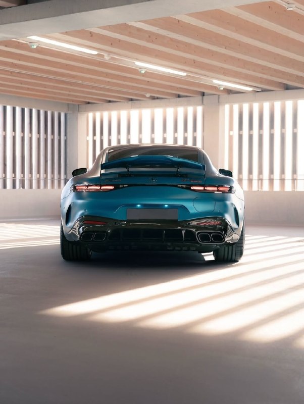 Mercedes-AMG GT 63 SE PERFORMANCE 8