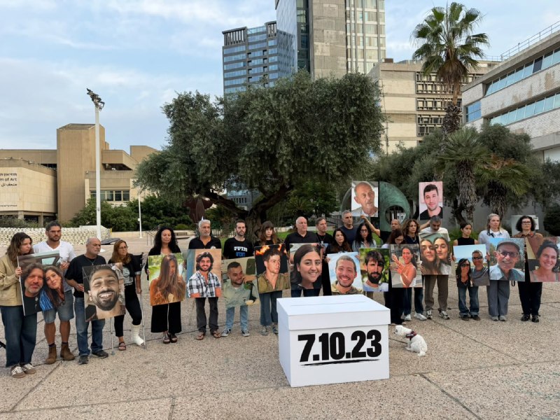 משפחות של שבויים 7 באוקטובר ומתים פותחים את יום הבחירות עם משמרת מחאה בתל אביב ודקת דומייה בשעה 6:29, בקריא…