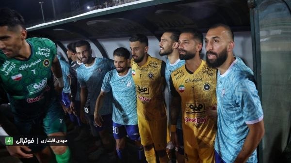 فوتبالی | Footballi.net: 🔵❌🔵حسینی با دیدن چشمی با او دست نداد و مسیرش را عوض کرد!دروازه‌بان سابق استقلال با همه بازیکنان و مربیان استقلال سلام و 