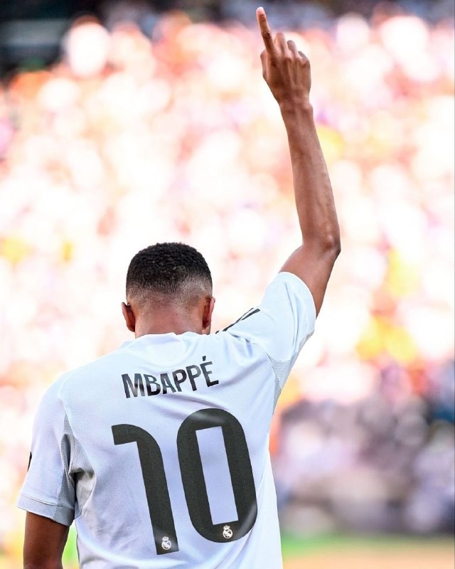 رئال مادرید | Real Madrid: 🤩🏆امباپه فصل قبل اولین گل رئال توی لالیگا رو زد.⁉️امشب نوبت کیه که اولین گل فصل رو بزنه؟؟👑@FCRealMadrid |
