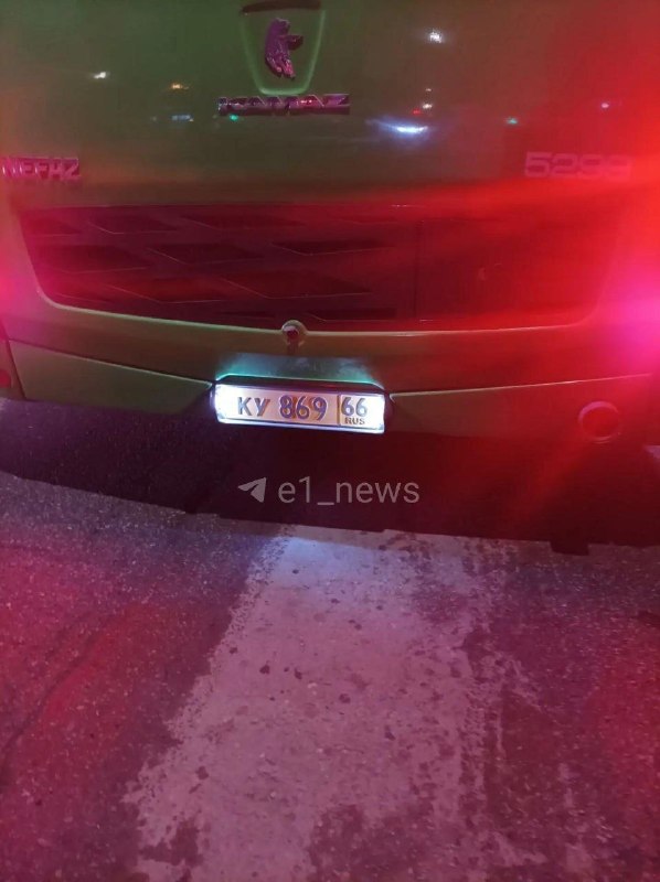 במרכז יקטרינבורג חתכה נוסעת קשישה את רגלה כשנפלה בעת שניסתה לעלות לאוטובוס ה-52. זה קרה ליד תחנת גריניץ'. ל…