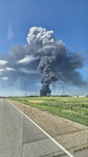 На нефтебазе в Усть-Лабинске произошел пожар из-за атаки беспилотников, пострадавших нет, сообщает оперативный штаб Краснодарского края.