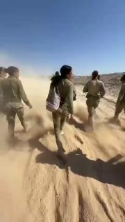 🔴נשות שבויות צה"ל רוקדות בחולות עזה ליד חמאס