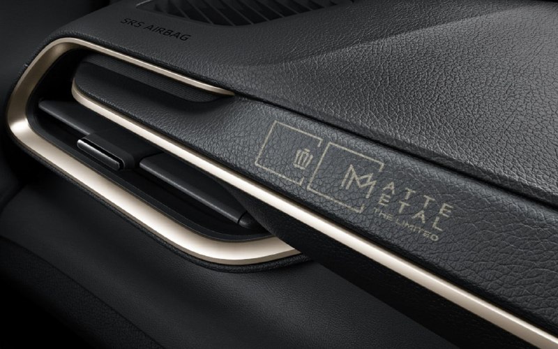 Toyota Crown Estate получил новую матовую версию 3