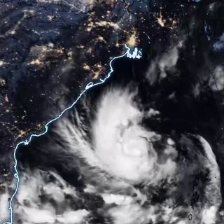 כ-89 אלף בני אדם מפונים כאשר סופת ציקלון מתקרבת בהודו. שבעה מחוזות נמצאים בכוננות אדומה. יותר מ-30,000 סירו…