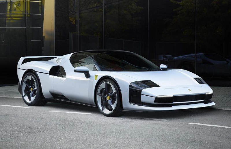 Ferrari представила современную версию суперкара F...