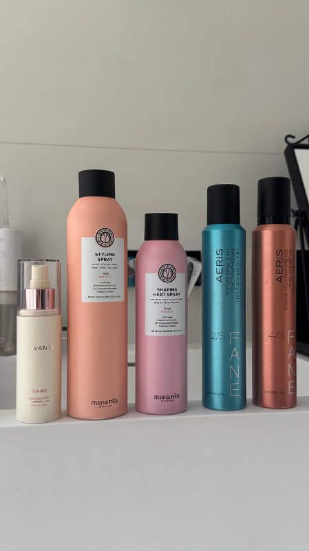 Сегодня в гостях на дне рождении своей бэсти, где я кое-что углядела 👀Разрешение получено!В ванной одного из самых известных визажистов страны — Глаши Гурьяновой — стоит косметика для волос:— увлажняющий спрей Advante;— легкий фиксирующий спрей Maria Nila;— аэрозольная термозащита с фиксацией Maria Nila;— текстурирующий спрей FANE;— мусс для объема FANE.Сегодня в гостях на дне рождении своей бэсти, где я кое-что углядела 👀Разрешение получено!В ванной одного из самых известных визажистов страны — Глаши Гурьяновой — стоит косметика для волос:— увлажняющий спрей Advante;— легкий фиксирующий спрей Maria Nila;— аэрозольная термозащита с фиксацией Maria Nila;— текстурирующий спрей FANE;— мусс для объема FANE.