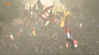 בנג'ף הקדושה: המונים מקבלים את גופת עלי ח'אמנאי שנהרג, בטקסים הנושאים מסרים של נאמנות ועמידה איתנה בדרך ובע…