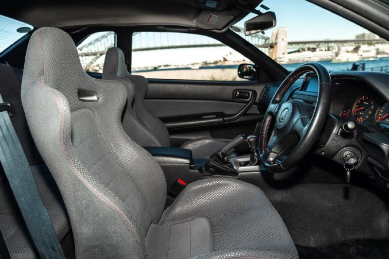 Старый Nissan Skyline GT-R 2000 года продали за 29,5 млн рублей 4