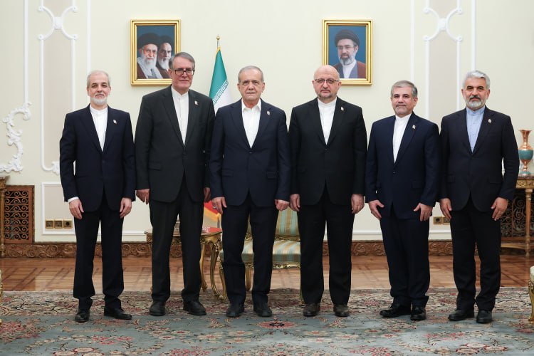 Pazhkian at the presentation and sending ceremony of new ambassadors in five countries: