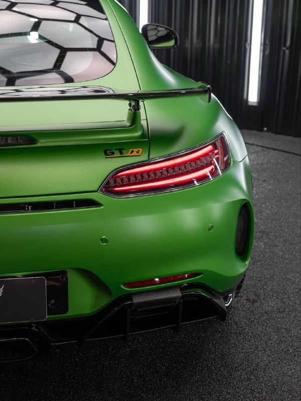 Mercedes Benz AMG GT R 6
