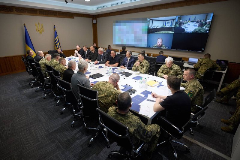 Russia is increasingly deploying jet-powered drones with characteristics approaching those of cruise missiles, Ukrainian Air Force spokesperson Yurii Ihnat said. Their speed can reach 600 km/h, while Ukrainian interceptor drones reach about 300 km/h, leaving mobile fire groups and heavy machine guns largely ineffective. Ihnat said these targets require anti-aircraft or air-launched missiles, though Ukrainian manufacturers are improving interceptor drones.