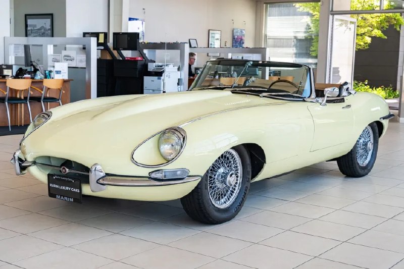 968 год, Jaguar E-Type Series 1.5 4.2 Roadster — это не просто машина. Это кусок