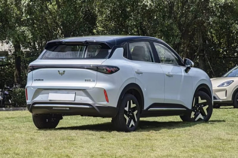 Представлен бюджетный электрокроссовер от GM и SAIC 2