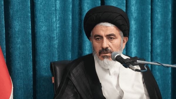 اورنا نیوز - اخبار ارومیه: مدیران برای حل مشکلات مردم احساس مسئولیت کنند🔹نماینده ولی‌فقیه در آذربایجان‌غربی: مدیران نباید در برابر مشکلات و مطالبات