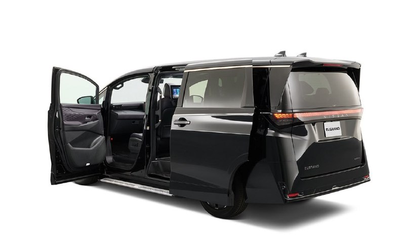 Nissan показал роскошные версии нового минивэна Elgrand 4