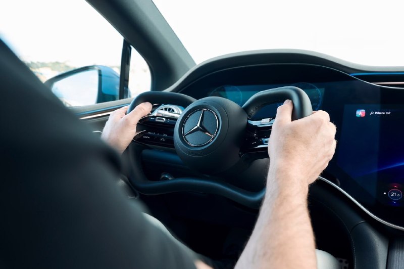 Mercedes-Benz EQS получит ШТУРВАЛ вместо руля 2