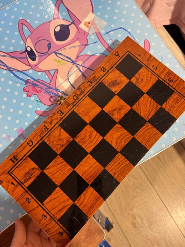 Шахматная доска с отломанным креплением — фото 1