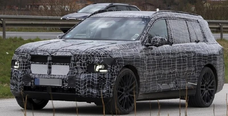 BMW тестирует флагманский электрокроссовер iX7 1