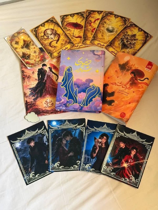 "Baran Book📚": 📚 دنیای شناور 🪽☁️🦋 ژانر: فانتزی | عاشقانه | افسانه ژاپنی☁️ انتشارات مجازی🦋 جلد سخت با لبه‌های طرحدار☁️ فن‌آرت‌های باکیفی