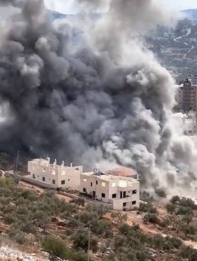 כוחות ישראל פוצצו את בתיהם של שני האסירים, איברהים וזכריה דאוד, בעיירה ביתא שמדרום לשכם.