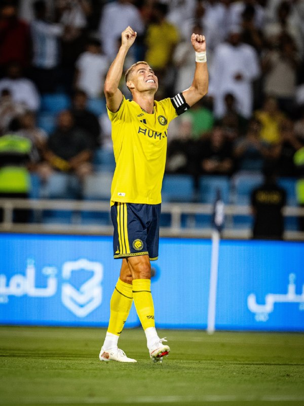 CR7 NEWS: 📊 گلهای اسطوره کریستیانو رونالدو در دوران حرفهای :🔴 قبل از ۳۰ سالگی = ۴۶۳ گل ⚽️🔴 بعد از ۳۰ سالگی = ۵۱۴ گل ⚽️سن فقط یه