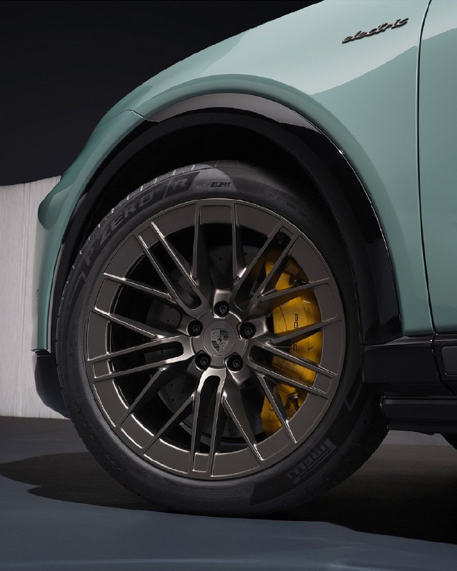 Новый Porsche Cayenne Electric 2