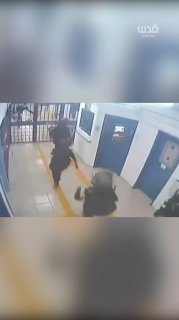 فيديو يوثق اقتحام الاحتلال غرفة أسيرات وتقييدهن