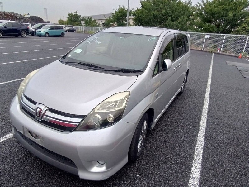 Toyota Isis 2013 фото 2