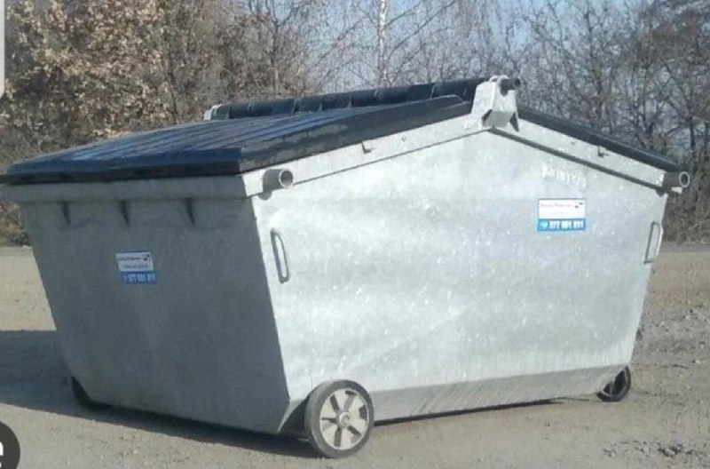Tesla Cybertruck развалился после заезда в яму