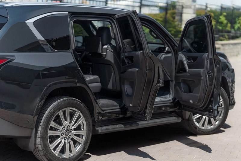 В США создали бронированный Lexus LX 700 2
