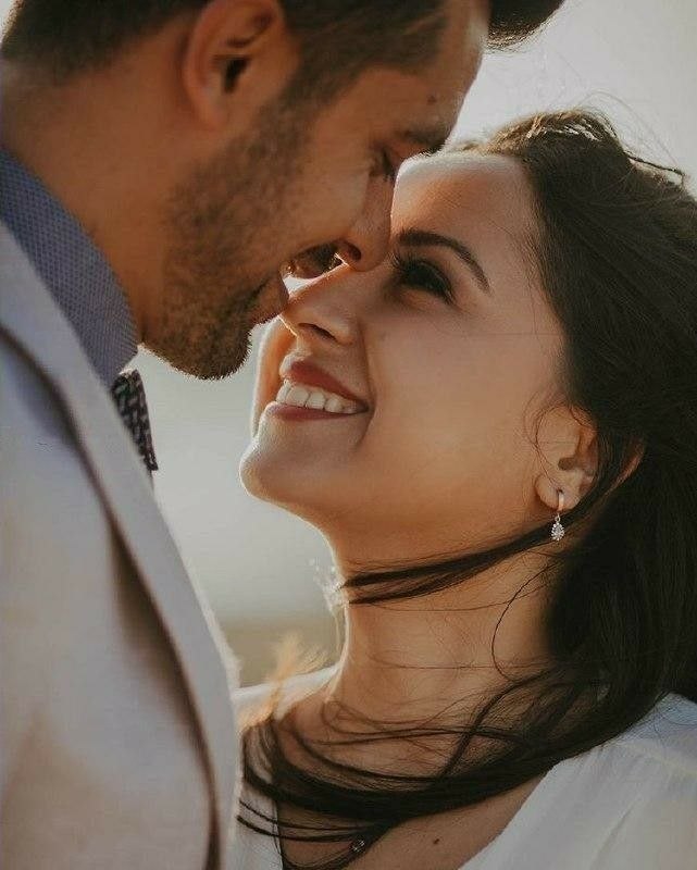لیلا ادبی: ...لبخند تو عطر یک ترانهنام تو نگین عاشقانه از اول صبح مهر نهان استدر رقص بهار بی بهانه#لیلا_ادبی @adabi_leyla
