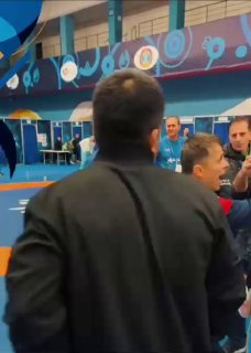 לאחר הקרב המתלהט של מחמאדי והמשך העוולות; הצבוע חווה ירידת לחץ באולם החם