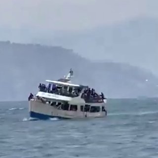 Zimbabve’de yolcu feribotu alabora oldu: Yerel polis en az 80 kişinin öldüğünü söyledi.