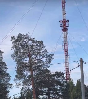 Российские регионы подверглись массированной атаке БПЛА:  ▪️ Мирный житель погиб в результате падения обломков БПЛА на автомобиль в Ржевском округе Тверской области, сообщил врио губернатора Виталий Королев;  ▪️ Также мирный житель погиб в результате атаки