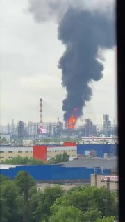Зеленский про удар по НПЗ в Москве:«Был поражен нефтеперерабатывающий завод, расположенный на расстоянии 500 километров. <…> Россию необходимо принуждать к прекращению войны против нашего народа.И украинское дальнобойное оружие является одной из важн