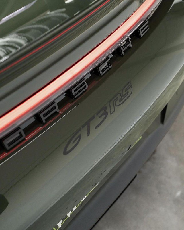 Black Olive Porsche 992 GT3 RS 9